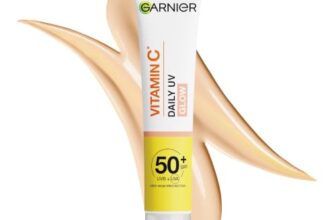 Garnier Vitamin C Tägliches Sonnenfluid, LSF 50+, Schützt und korriegiert Schäden durch die Sonne, Gleicht den Hautton aus, Für Gesicht & Hals, Vegan, Für alle Hauttypen, Daily UV Glow, 40 ml