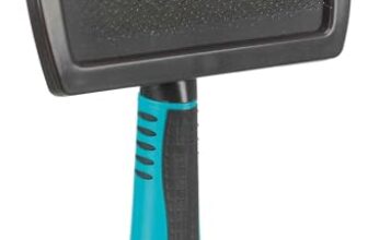 TRIXIE Softbürste für die Fellpflege – weiche Metallborsten – gummierter Kunststoffgriff – schwarz/blau – 12 x 20 cm – 24133