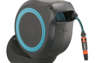 Gardena Wand-Schlauchbox RollUp M (türkis) 20m: Flexible Bewässerung für mittelgroße Gärten, schwenkbare Schlauchtrommel, mit Wandhalterung, Systemteilen und Spritze inkl. 20m Schlauch (18610-20)