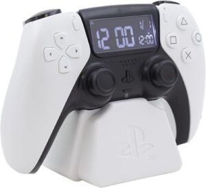 PlayStation PS5 Controller Wecker – Offiziell Lizenziertes Sony-Merchandise, digitales weißes Uhrwerk mit Datum, Geschenkaccessoire für Gamer, Schlafzimmerdeko