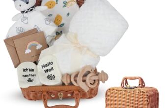 RNPKZ 7 in 1 Neugeborenen Geschenkkorb, Baby Geschenkset Geburt mit Korb, Dreieckstuch, Grußkarte, Socken, Plüschtier, Badetuch, Rassel, Baby Geschenke zur Geburt, Geschenkkorb mit den besten Wünschen