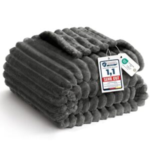 WAVVE Kuscheldecke Flauschig Decke 150x200cm Grau | Weiche Flanell Fleecedecke, Sofadecke & Couchdecke, Warme Korddecke für Wohnzimmer Deko, Sofaüberwurf Tagesdecke