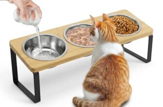 Katzen Futternapf 3er Set, Katzennäpfe Erhöht mit 15°Gekippte Holz Ständer, Ergonomischer Futterstation Katze mit Edelstahl Näpfe für Wasser Futter, Hundenapf Erhöht für Katzen und Kleine Hunde