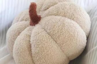 Bettschlange Kürbis Kissen, 3D Kürbis Deko, Halloween Plüsch Gemütliche Herbst Gefüllte Zierkissen für Erntedankfest Weihnachten Schlafzimmer, Stuffed Plushh, Creme, 20cm