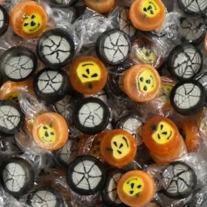 EinsSein Halloween Bonbons Kürbis & Spinnennetz orange-schwarz 250g | Vegane Rocks Candy Süßigkeiten | Gruselige Mitgebsel für Kinder Party Deko & Süßes oder Saures | Großpackung
