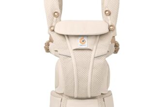 Ergobaby Omni Breeze Babytrage für Neugeborene ab Geburt bis 20kg, 4 Positionen SoftFlex Mesh Ergonomische Babybauchtrage Rückentrage Baby-Tragetasche, Natural Beige