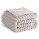 RUIKASI Kuscheldecke Flauschig Decke Beige – 150x200cm Fleecedecke Sofadecke Couchdecke für Wohnzimmer Deko Tagesdecke Blanket, Weiche Wolldecke Warme Korddecke als Wohn- & Kuscheldecken